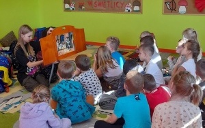 Świetlicowe spotkania z teatrzykiem kamishibai (4)