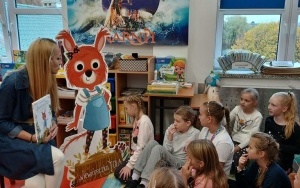 Spotkanie autorskie w bibliotee szkolnej (6)