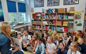 Spotkanie autorskie w bibliotee szkolnej (7)