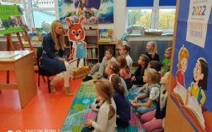 Spotkanie autorskie w bibliotee szkolnej (8)