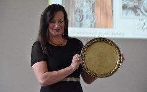 Prezentacja historii Bartelta i pokaz odnalezionej tacy należącej do leszczyńskiego dziedzica