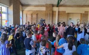 Zabawa muzyczna uczniów klas od 1 do 3 (4)