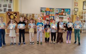 Uczniowie, którzy otrzymali wyróżnienie w konkursie plastycznym - Mój pluszowy miś