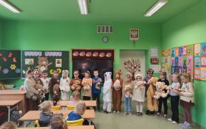 Misiowa inscenizacja w wykonaniu uczniów klas 1a, 2a i 2b.