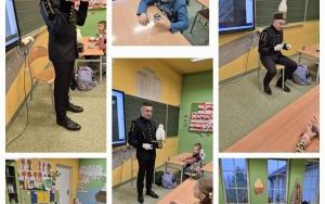 Uczniowie słuchają górnika, który prezentuje i omawia galowy strój górniczy
