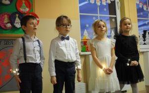 Darek, Antek, Maja i Maja podczas mówienia wierszy