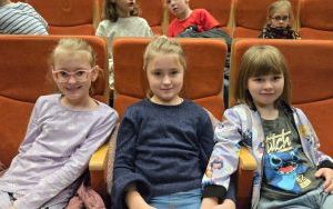 Uczniowie klasy 2a na przedstawieniu w Centrum Kulturalno - Edukacyjnym 2
