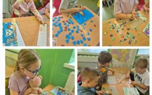 Uczniowie klasy 2d układają swoje puzzle