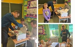 Uczniowie podczas tworzenia własnych puzzli