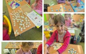 Uczniowie układają własnoręcznie wykonane puzzle