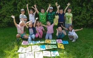 Uczniowie klasy 1d ustawieni za hasłem Zachowaj Trzeźwy Umysł