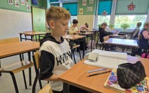 Uczeń składa prostopadłościan