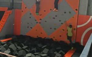Wycieczka do parku trampolin (8)